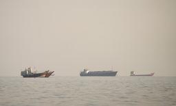 Oman Ship to Ship Oil Transfers Reach Capacity