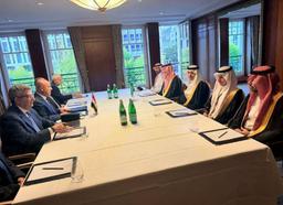 السعودية ومصر تناقشان تعزيز مسارات النقل البحري لتفادي اضطرابات الملاحة الدولية