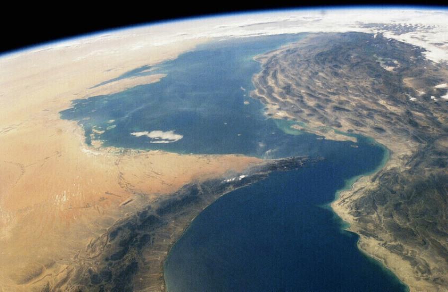 رويترز: مقترح عُماني لإدارة الملاحة في مضيق هرمز يحظى بدعم إقليمي