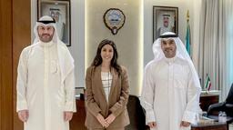 وزيرة الأشغال الكويتية تبحث سبل تطوير العمل في مؤسسة الموانئ