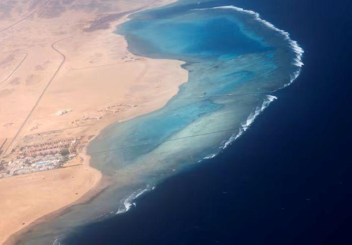 Red Sea Shipping Under Pressure as Houthis Consider Transit Fees