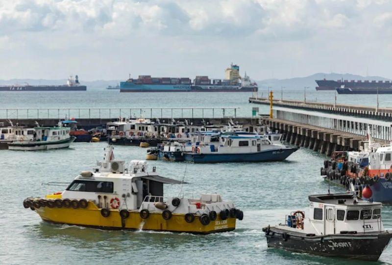 MPA Coordinates Rescue of 25 Crew Members from Container Ship off Vietnam
