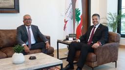 سفير أرمينيا يزور مرفأ بيروت ويبحث تشجيع الاستثمار وتبادل الفرص