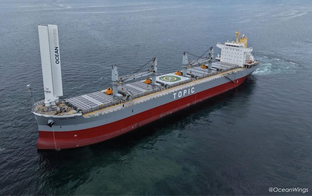 Topic, TSUNEISHI SHIPBUILDING and OceanWings complete rigid tiltable wingsail retrofit