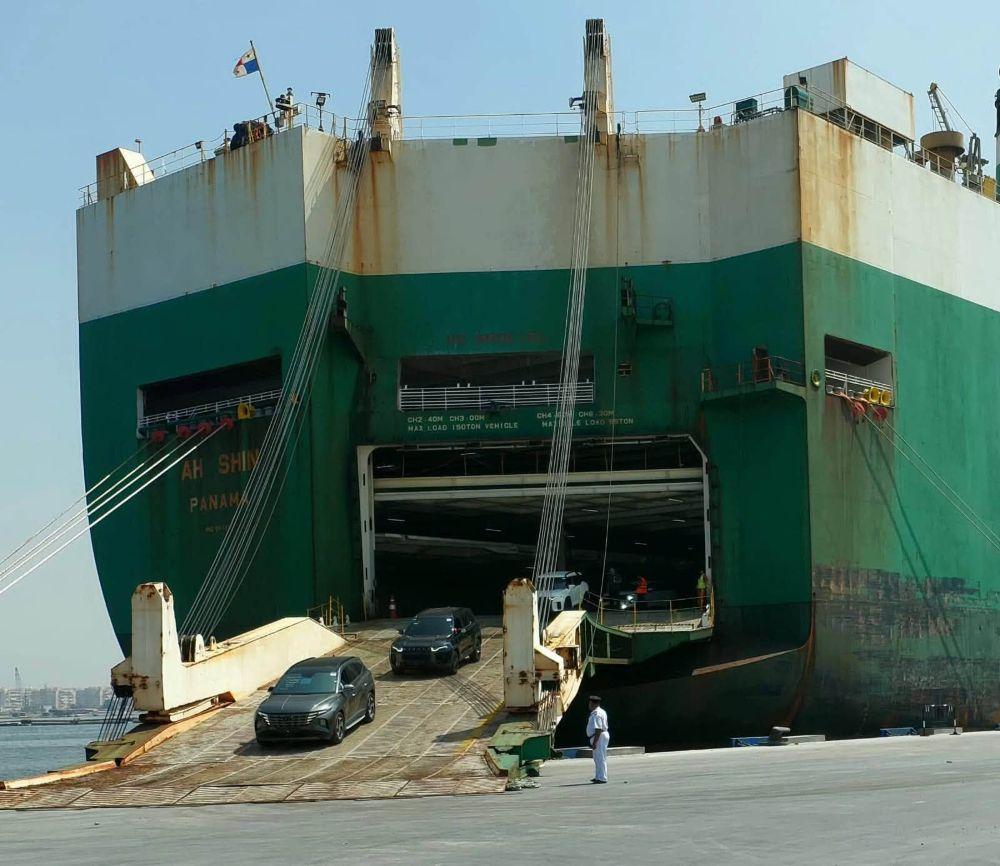 نشاط متزايد لتداول السيارات بميناءي شرق وغرب بورسعيد