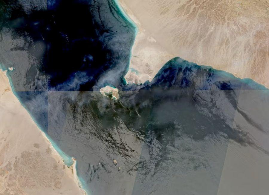 ناقلتان محملتان بالنفط السعودي تعبران باب المندب مع تباطؤ الملاحة في مضيق هرمز